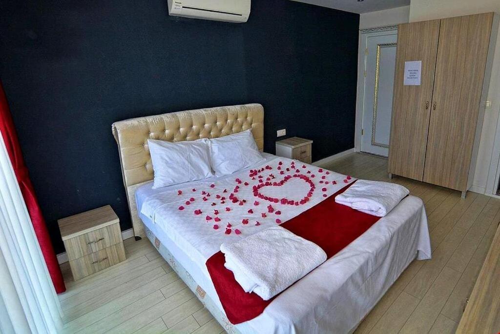Airport Guelluek Otel Milas Exteriör bild